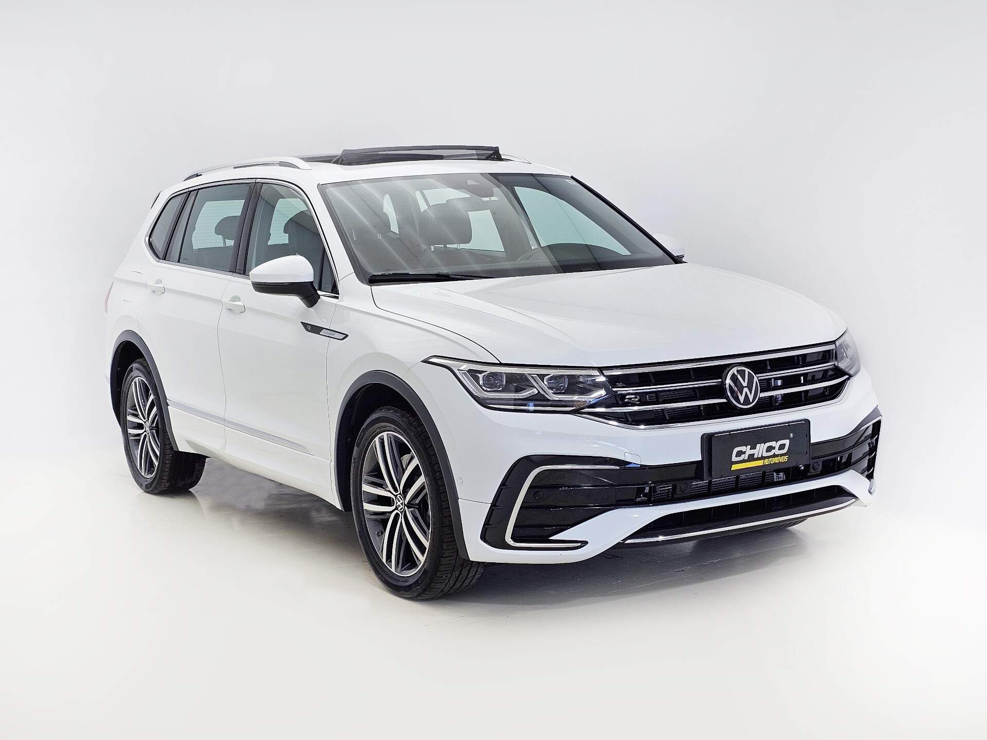 Volkswagen Tiguan R-LINE 2.0 300 TSI FLEX AUT - TETO SOLAR